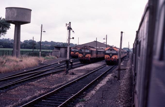 A group of trains on the railway tracks
Description automatically generated with medium confidence