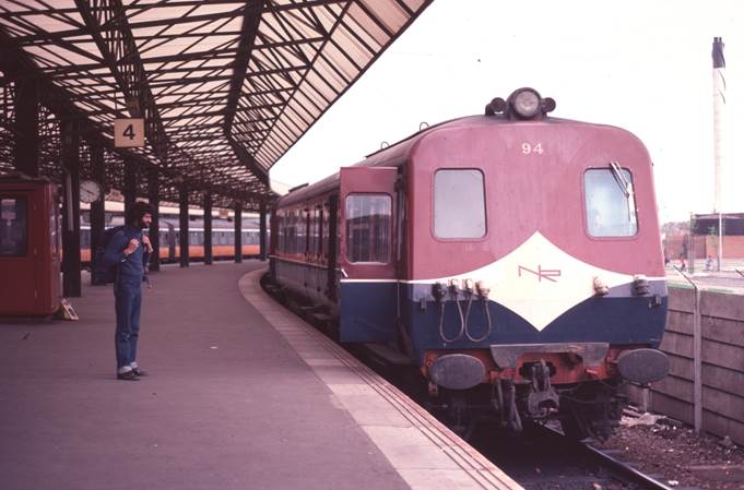 A red and white train at a train station
Description automatically generated with medium confidence